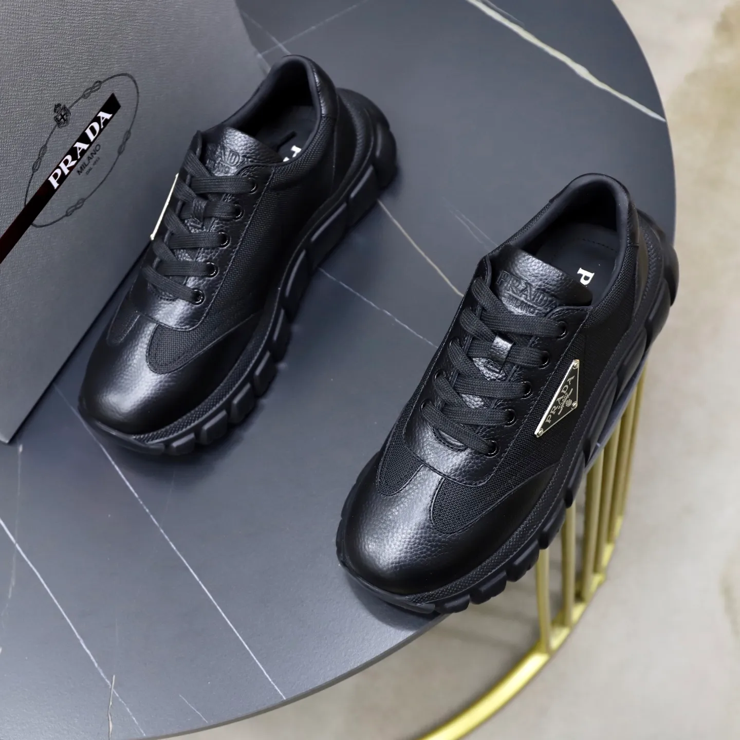 Ex-factory price: 700💰Top original order Brand: PRADA (Prada) Standard code: Men's size 38/44 (45 can be customized) Grade: Same as the official website Material: Original cowhide stitching, cowhide lining, original combination two-color wear-resistant soft outsole Style category: casual sports version, young fashion, European and American trend, British style Color: actual picture color